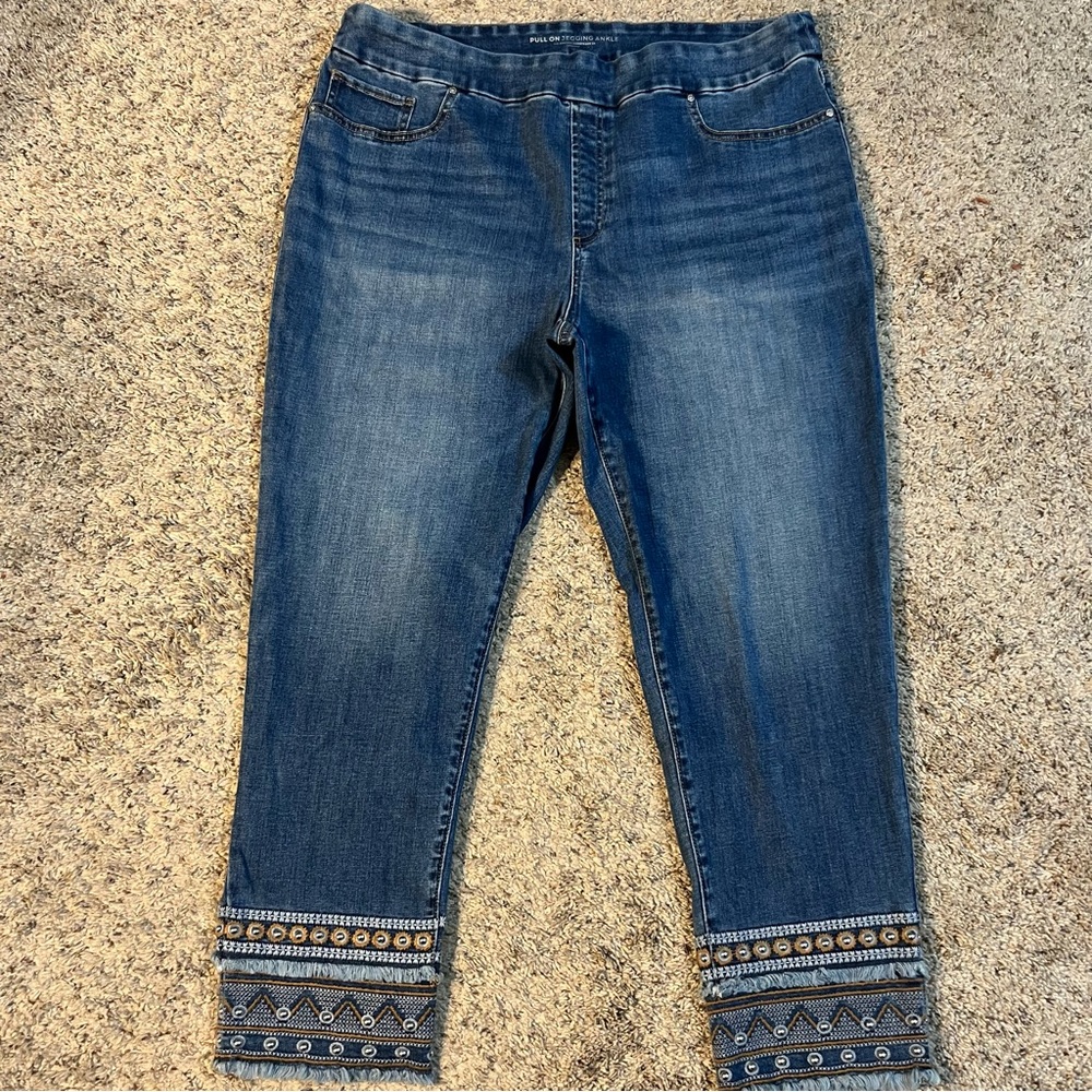 Chico’s Embroidered Pull On Jegging Ankle Size 16R